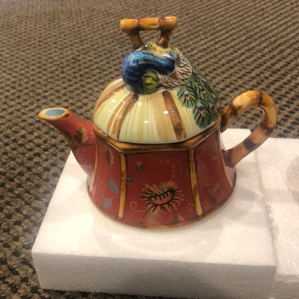 Brand new in box Neiman Marcus teapot / cup